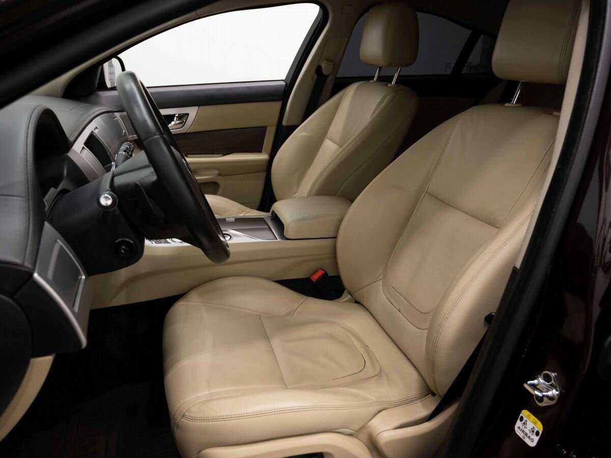 Б/У Ягуар ИксФ 2013 года. Фото: #10