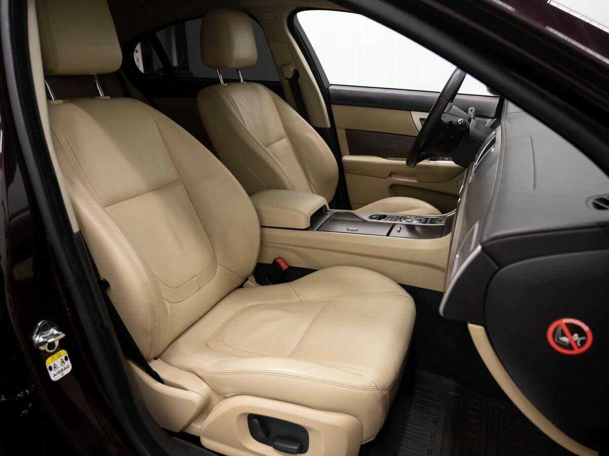 Б/У Ягуар ИксФ 2013 года. Фото: #14