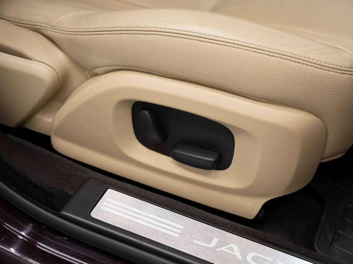 Б/У Ягуар ИксФ 2013 года. Фото: #15