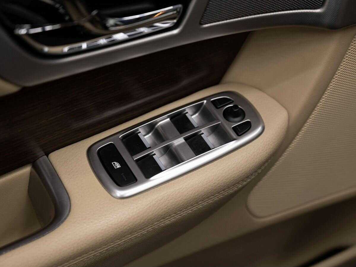 Б/У Ягуар ИксФ 2013 года. Фото: #21