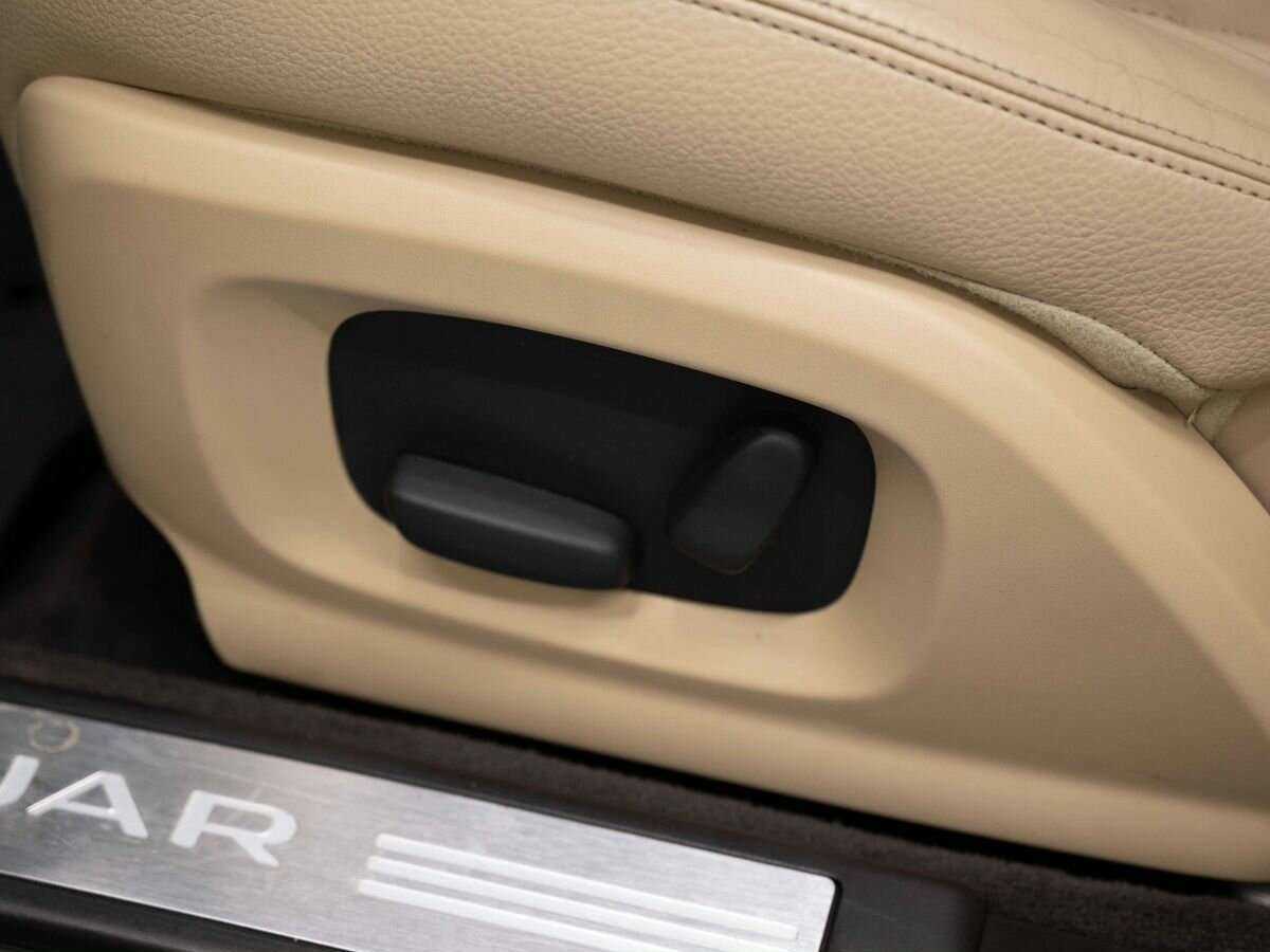 Б/У Ягуар ИксФ 2013 года. Фото: #22