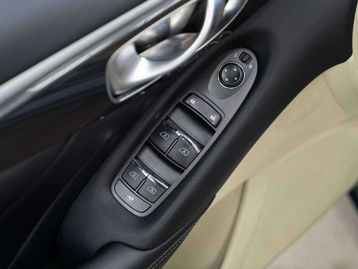 Б/У Инфинити К50 2014 года. Фото: #12