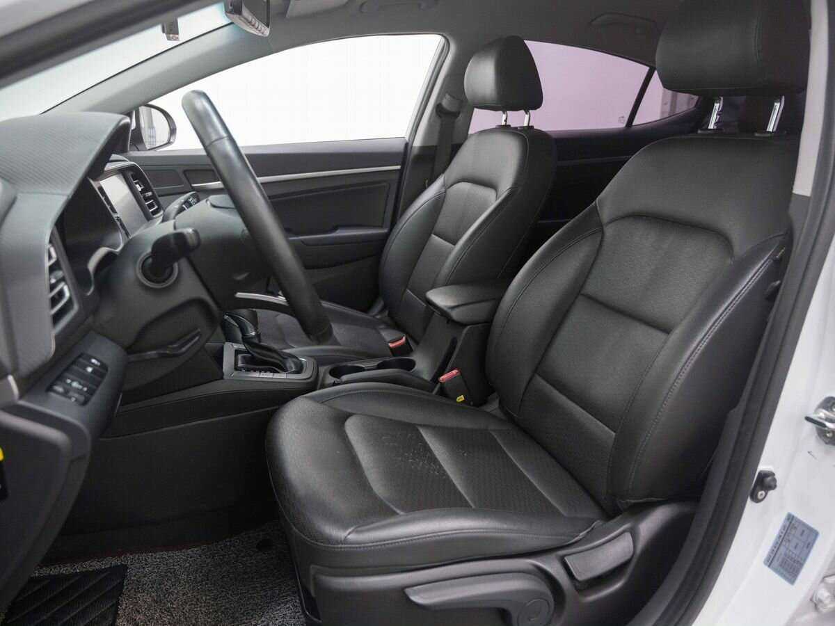 Б/У Хендай Аванте 2018 года. Фото: #7