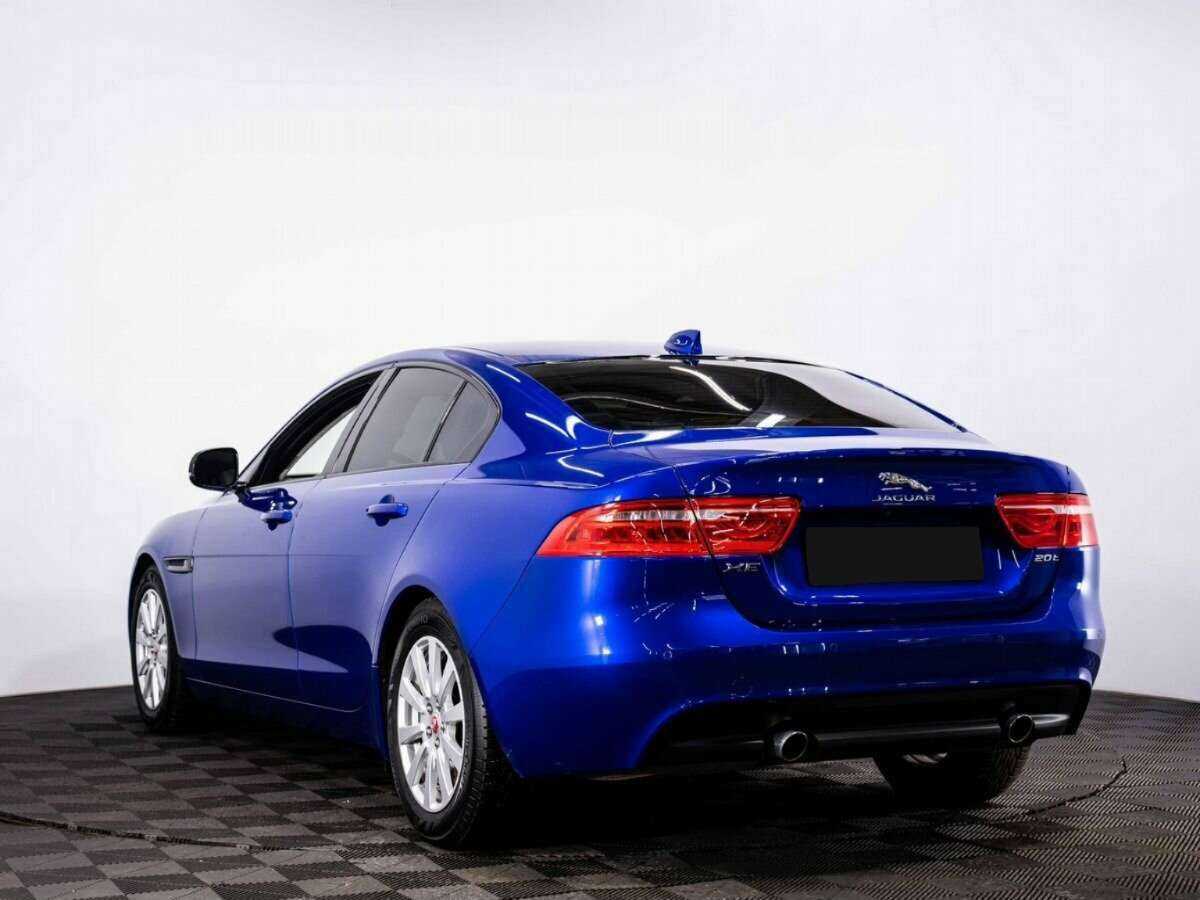 Б/У Ягуар ИксЕ 2017 года. Фото: #3