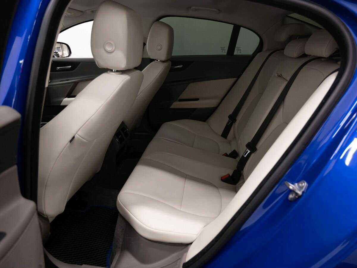 Б/У Ягуар ИксЕ 2017 года. Фото: #8