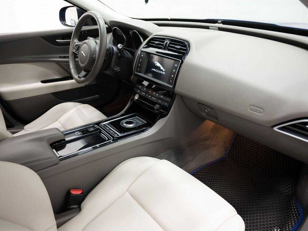 Б/У Ягуар ИксЕ 2017 года. Фото: #10