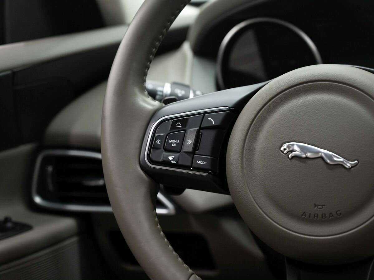 Б/У Ягуар ИксЕ 2017 года. Фото: #14