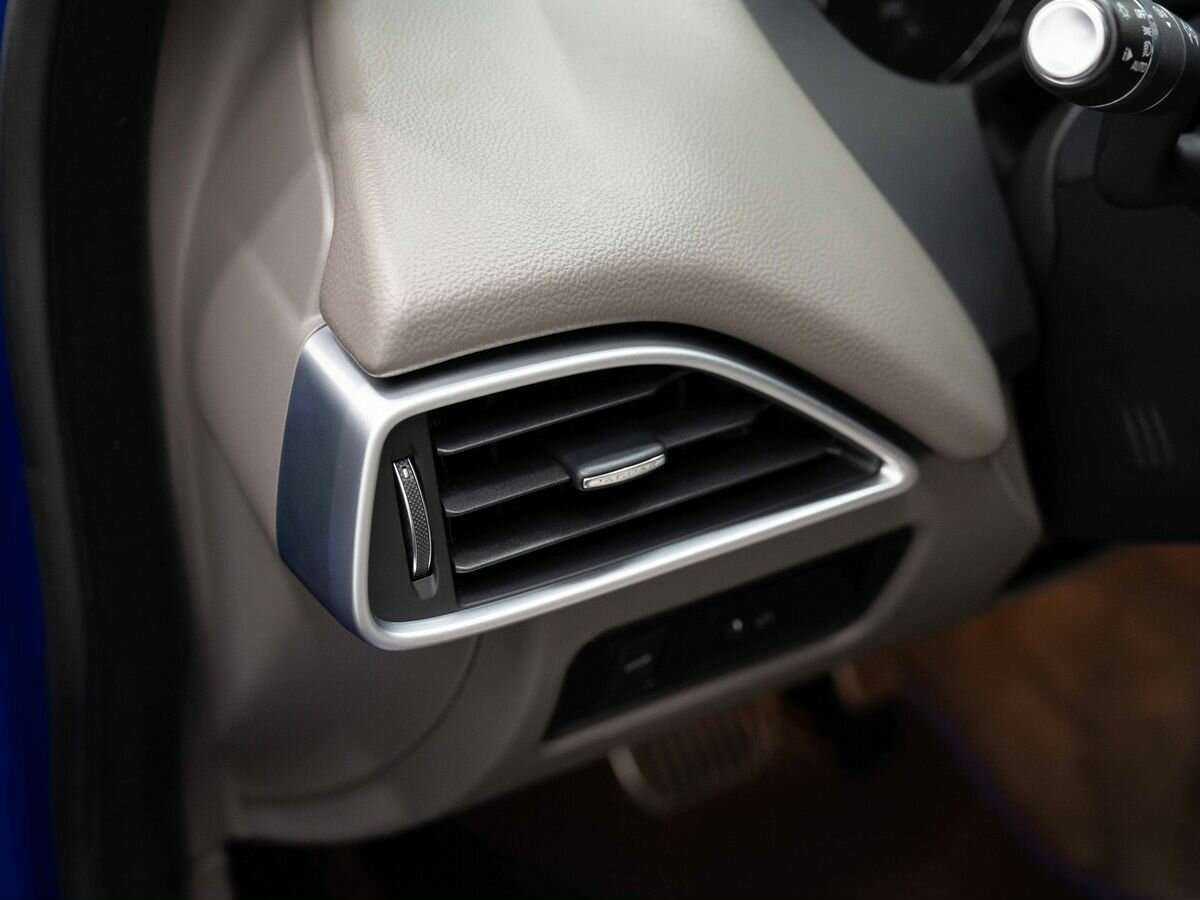 Б/У Ягуар ИксЕ 2017 года. Фото: #19