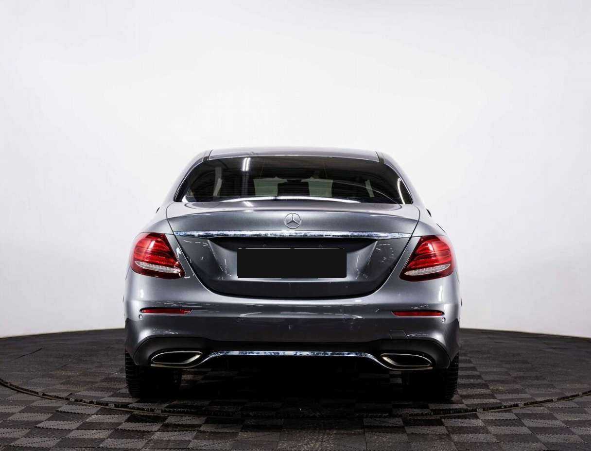 Б/У Мерседес-Бенц Е-Класс 2018 года. Фото: #3