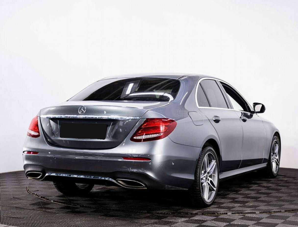 Б/У Мерседес-Бенц Е-Класс 2018 года. Фото: #4