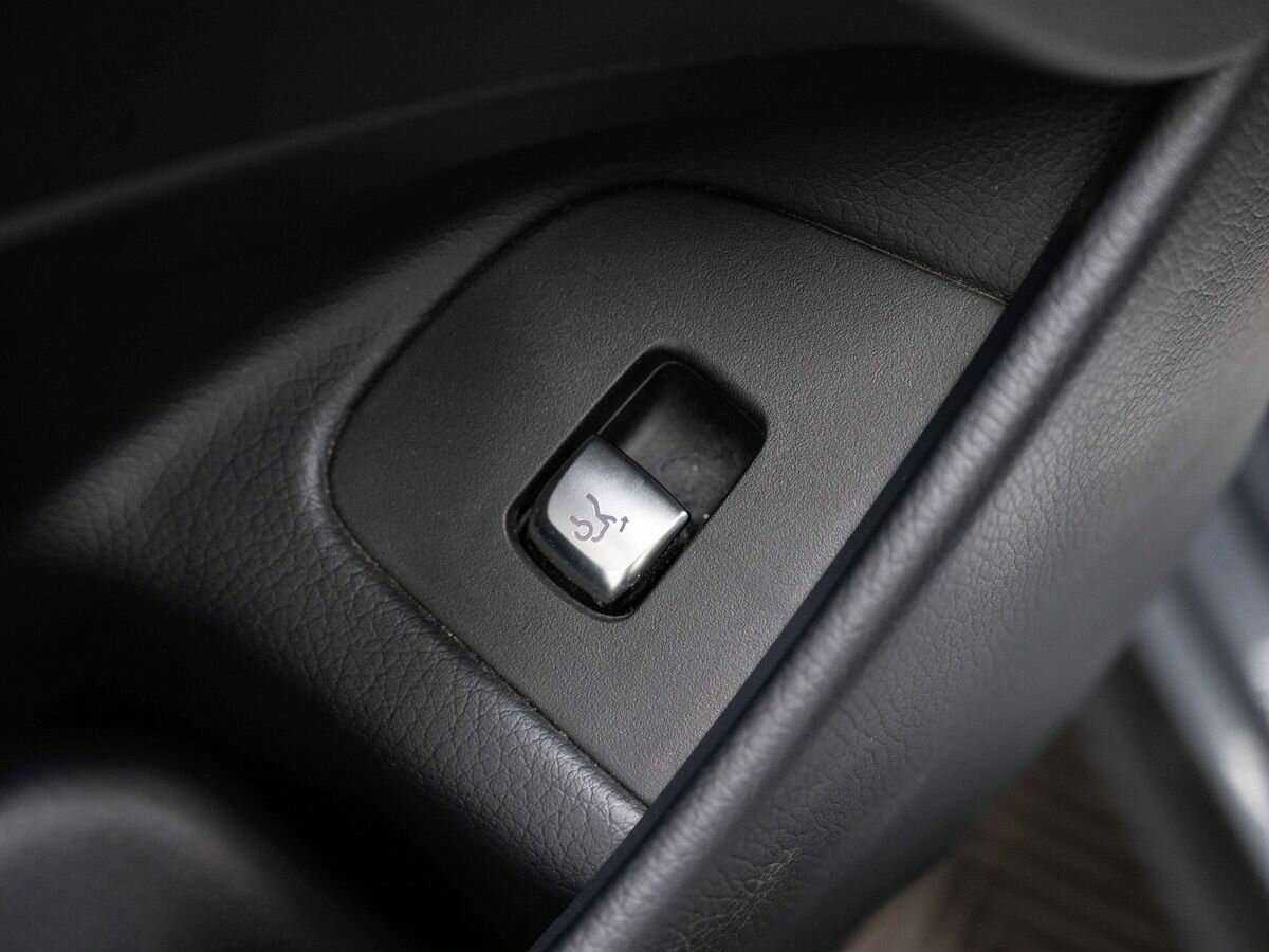 Б/У Мерседес-Бенц Е-Класс 2018 года. Фото: #25