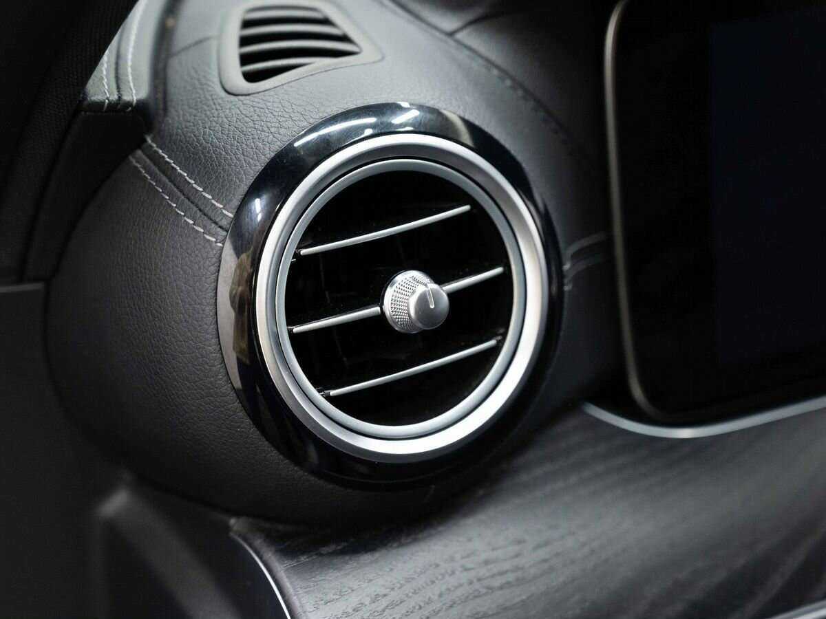 Б/У Мерседес-Бенц Е-Класс 2018 года. Фото: #26