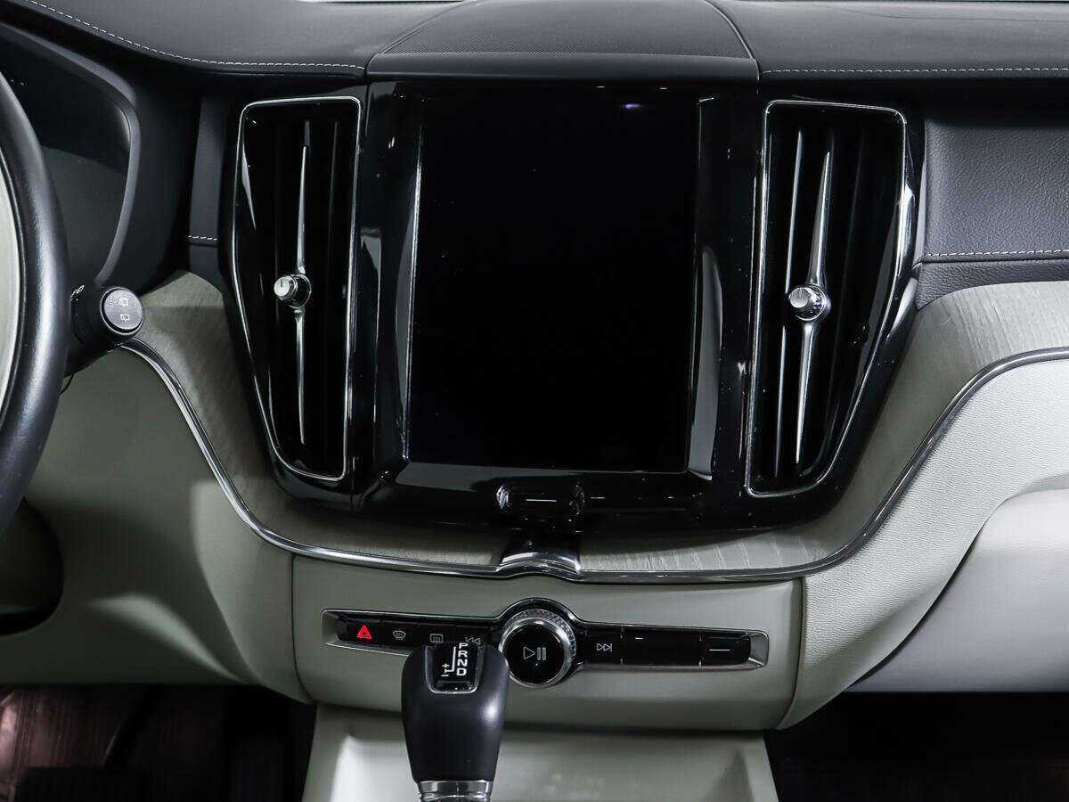 Б/У Вольво ИксЦ60 2021 года. Фото: #11