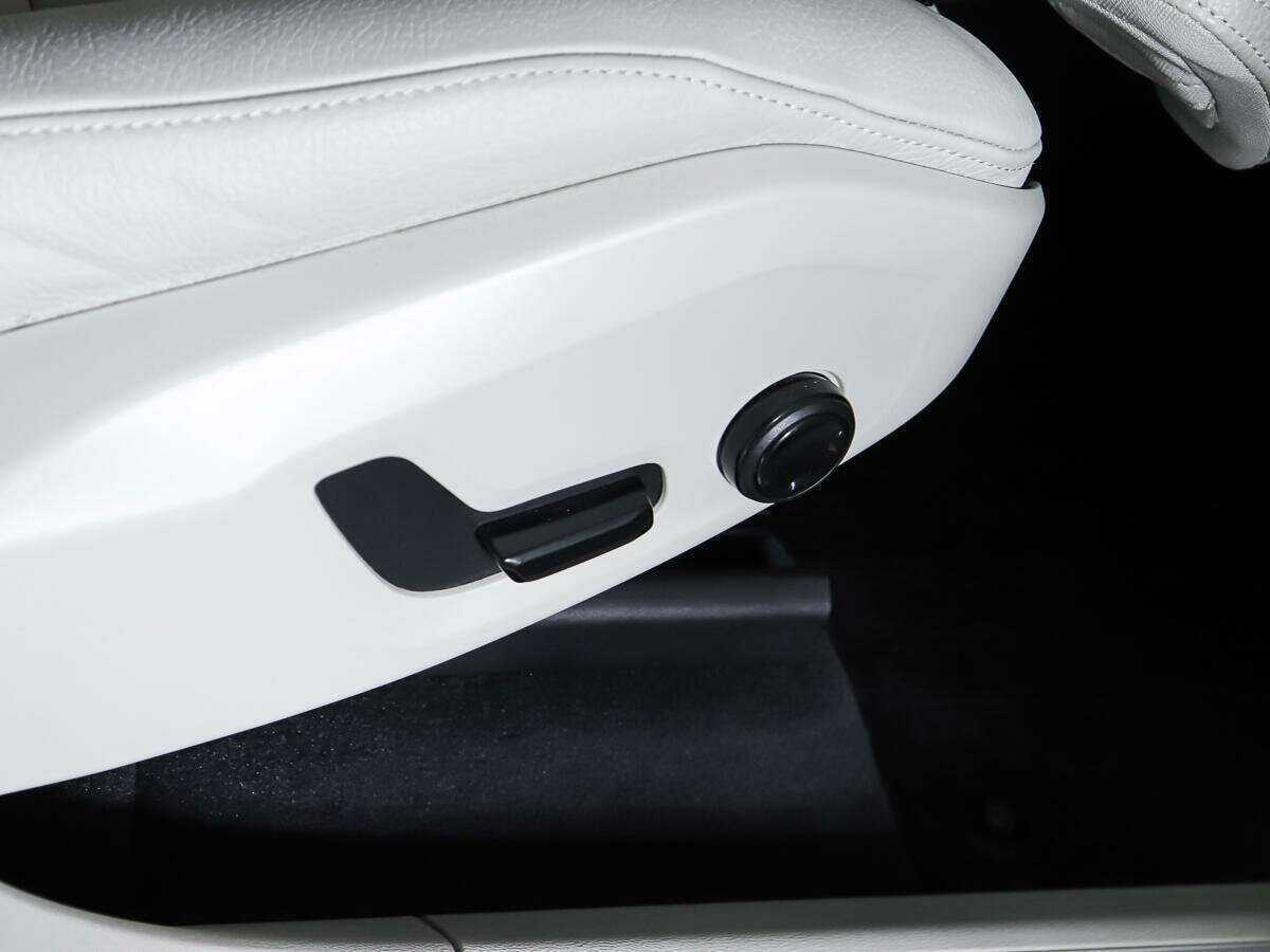 Б/У Вольво ИксЦ60 2021 года. Фото: #15