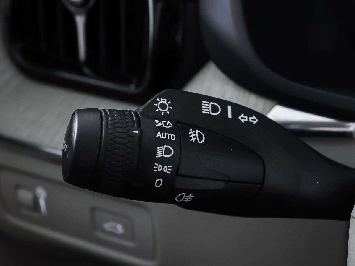 Б/У Вольво ИксЦ60 2021 года. Фото: #17