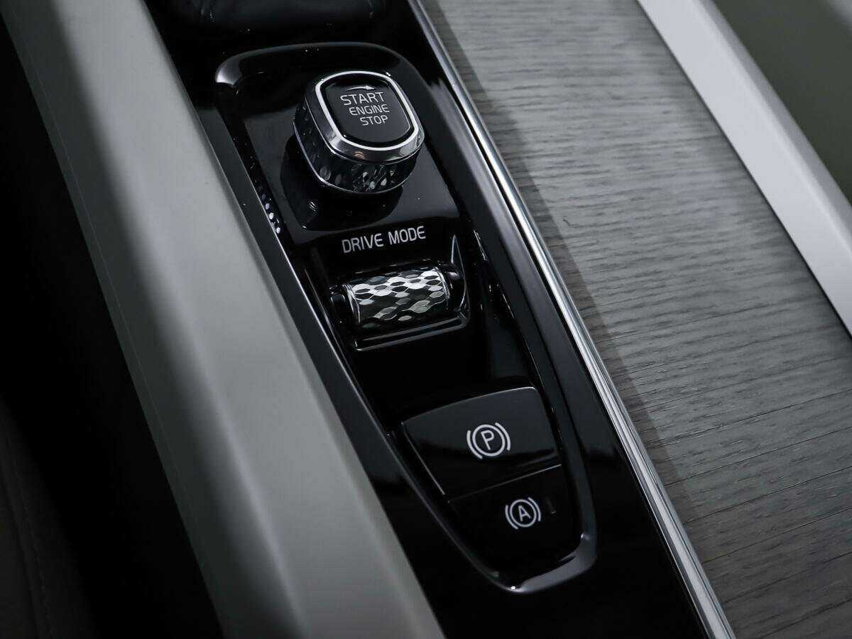 Б/У Вольво ИксЦ60 2021 года. Фото: #19