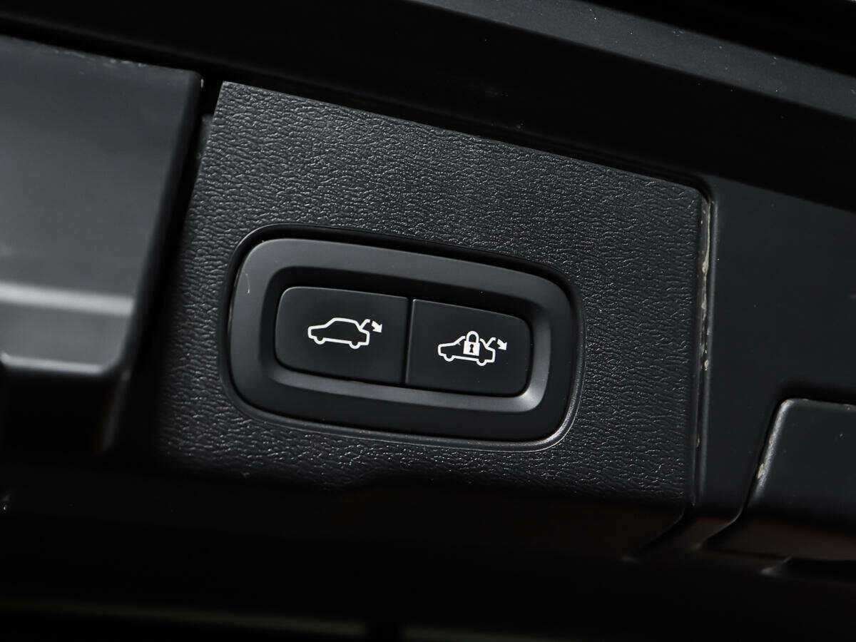 Б/У Вольво ИксЦ60 2021 года. Фото: #20