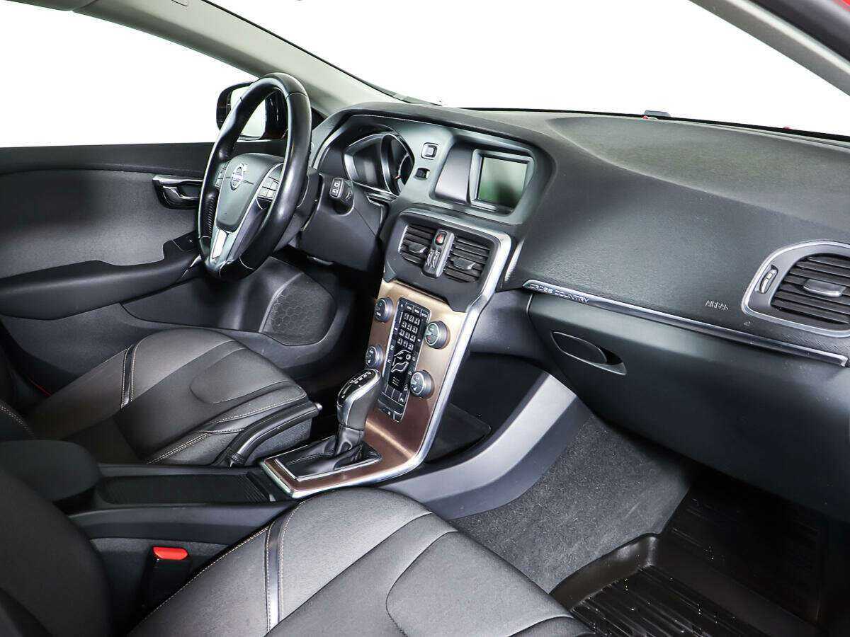 Б/У Вольво В40 Кросс Кантри 2013 года. Фото: #8