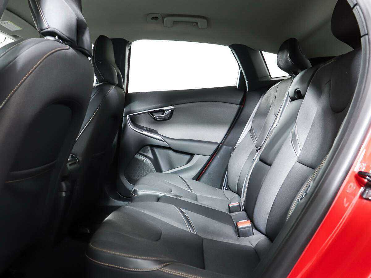 Б/У Вольво В40 Кросс Кантри 2013 года. Фото: #9