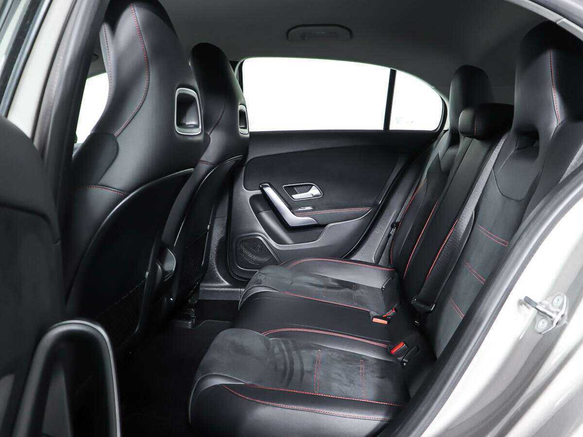 Б/У Мерседес-Бенц А-Класс 2019 года. Фото: #9