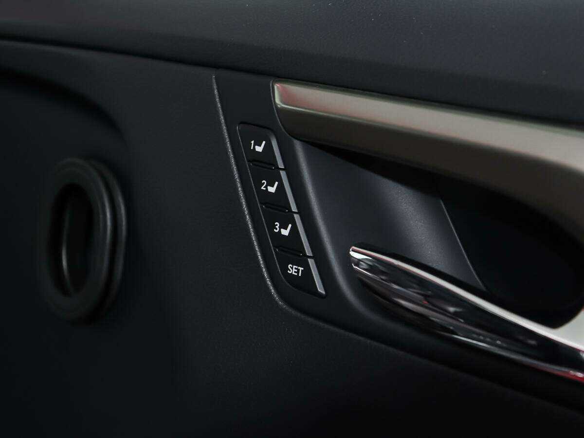 Б/У Лексус Р-Икс 2021 года. Фото: #14