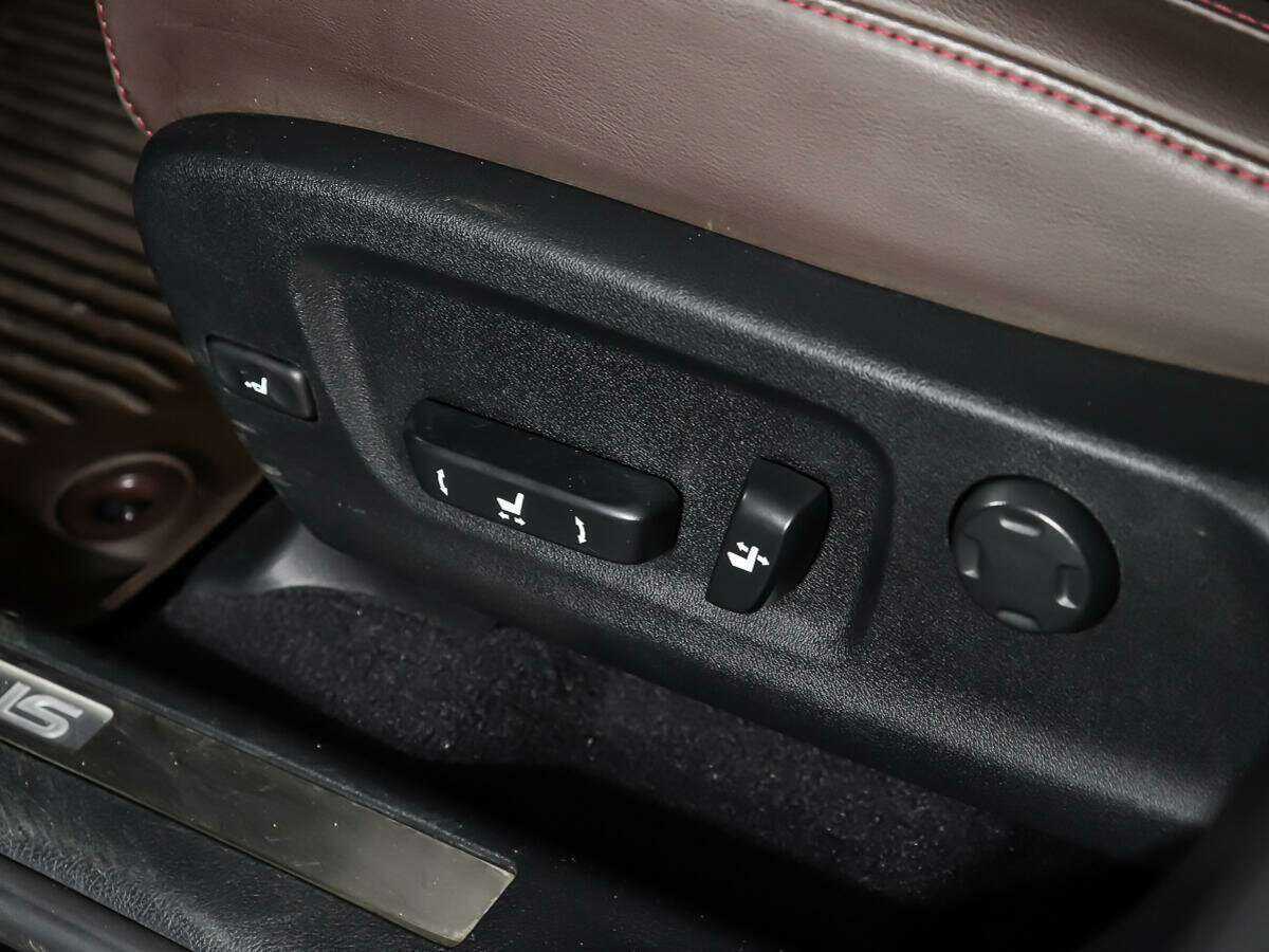 Б/У Лексус Р-Икс 2021 года. Фото: #17