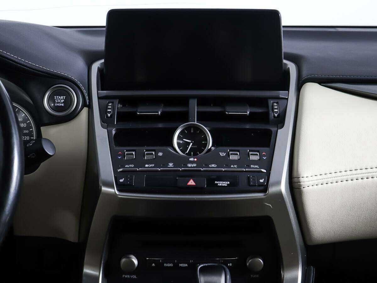 Б/У Лексус Н-Икс 2017 года. Фото: #11