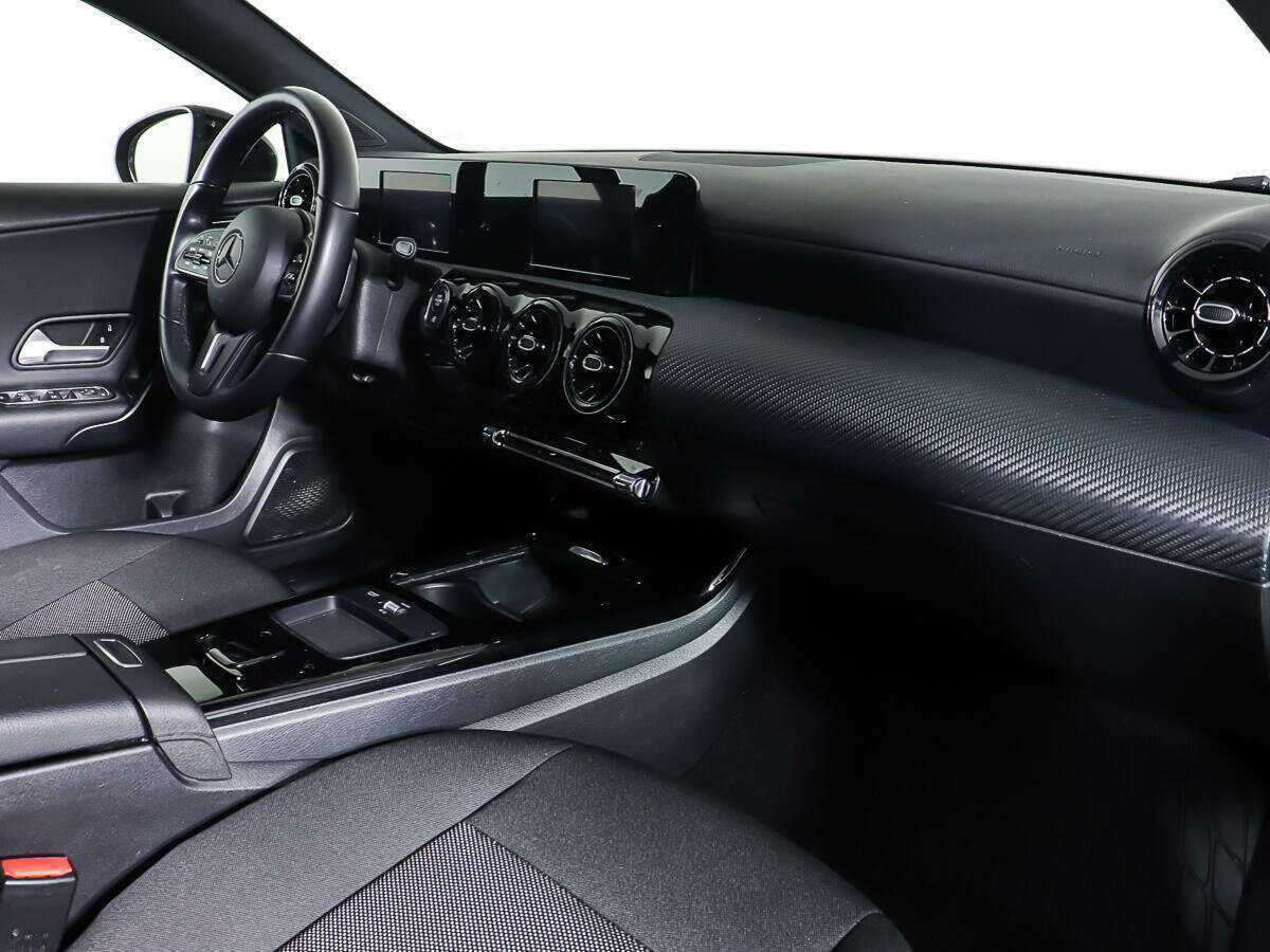 Б/У Мерседес-Бенц А-Класс 2019 года. Фото: #9