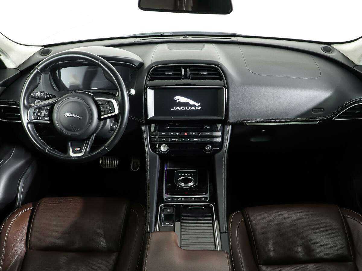 Б/У Ягуар Ф-Пэйс 2017 года. Фото: #10