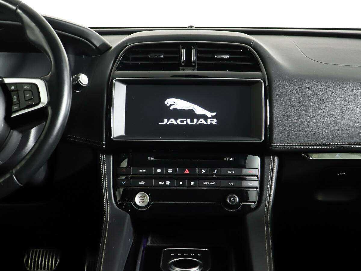 Б/У Ягуар Ф-Пэйс 2017 года. Фото: #11