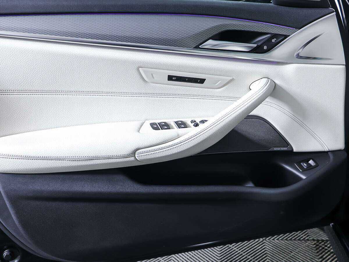 Б/У БМВ 5 серии 2019 года. Фото: #16