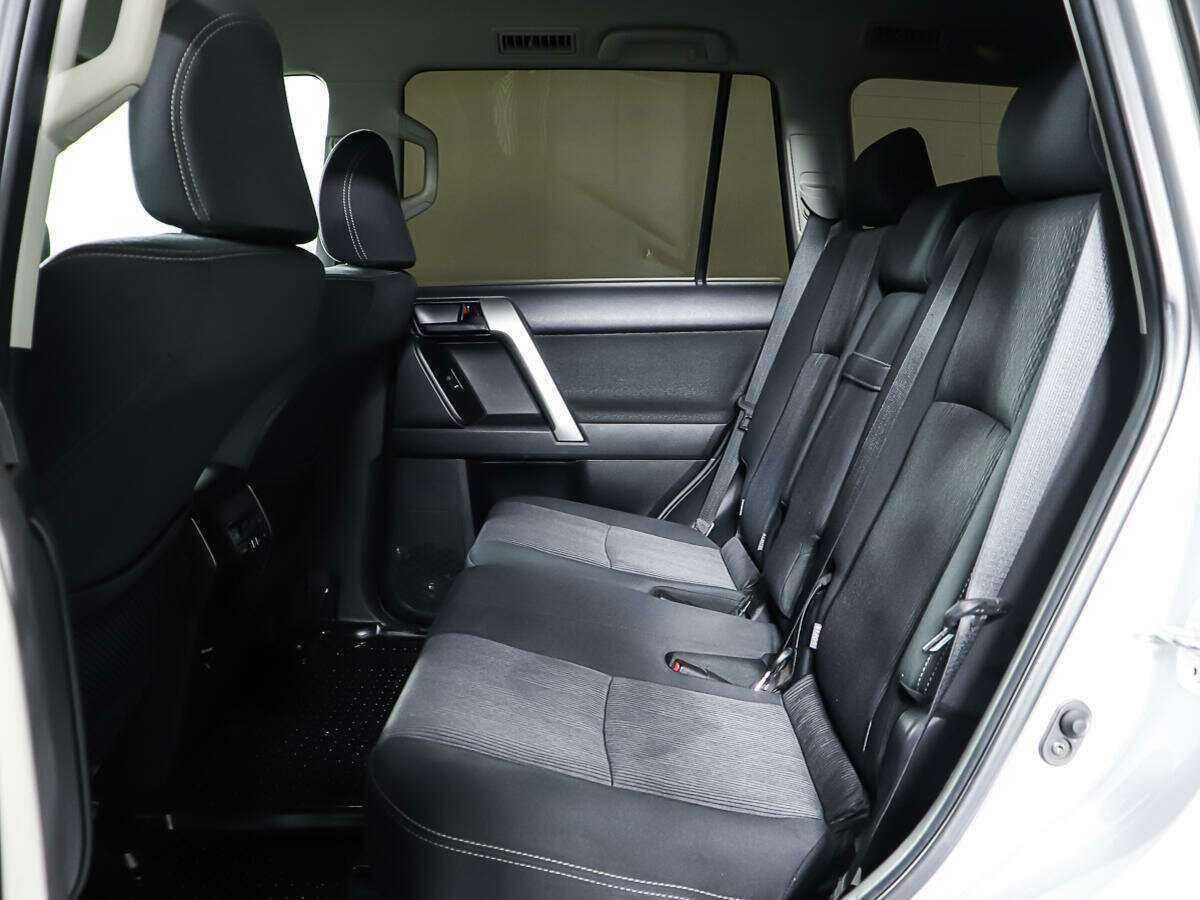 Б/У Тойота Лэнд Крузер Прадо 2018 года. Фото: #8