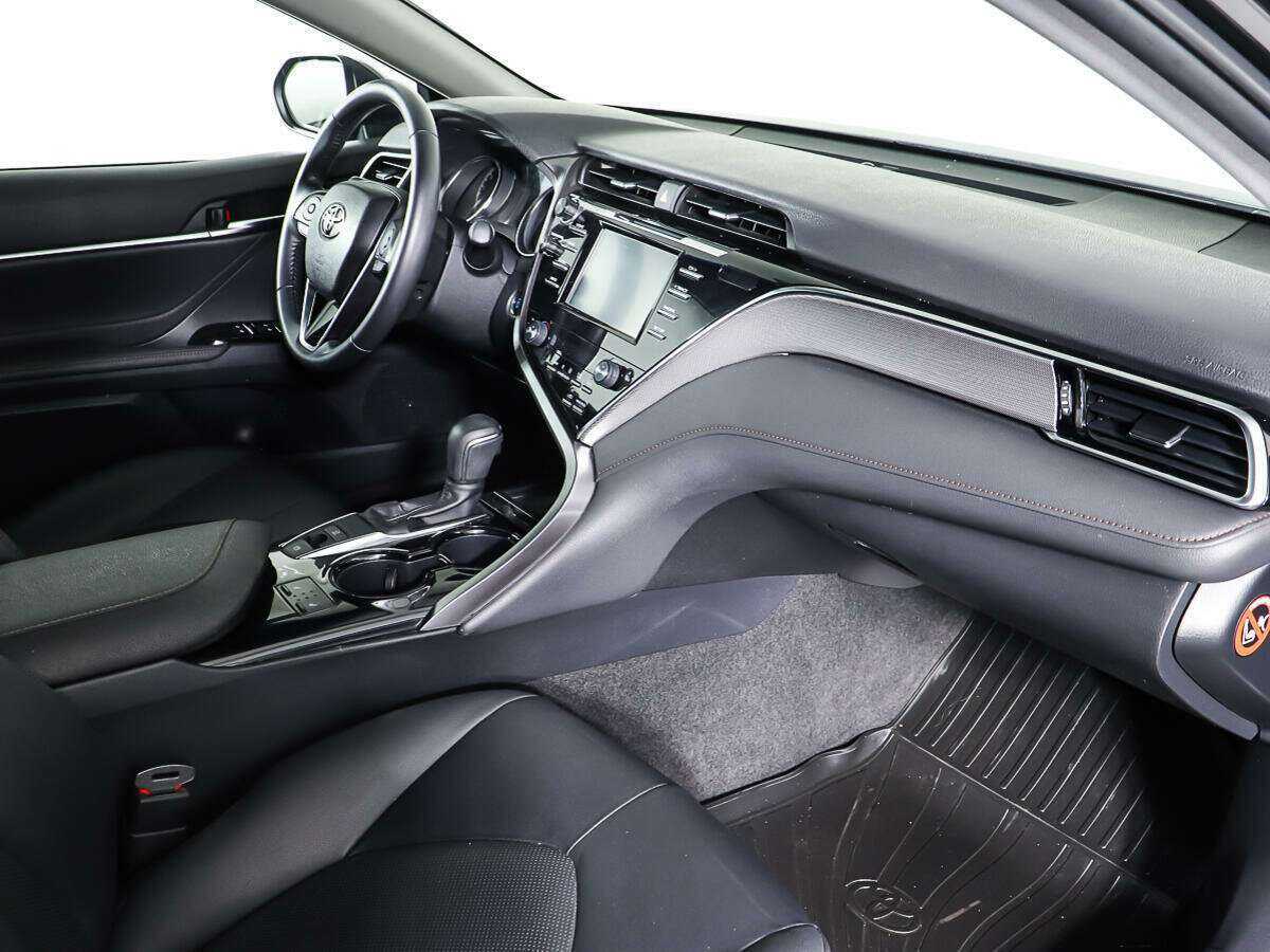 Б/У Тойота Камри 2020 года. Фото: #8