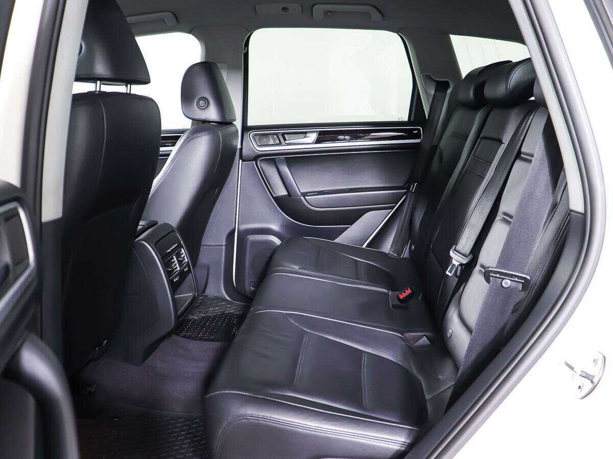 Б/У Фольксваген Туарег 2010 года. Фото: #9