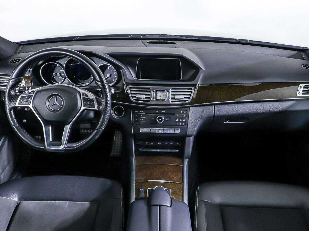 Б/У Мерседес-Бенц Е-Класс 2015 года. Фото: #10