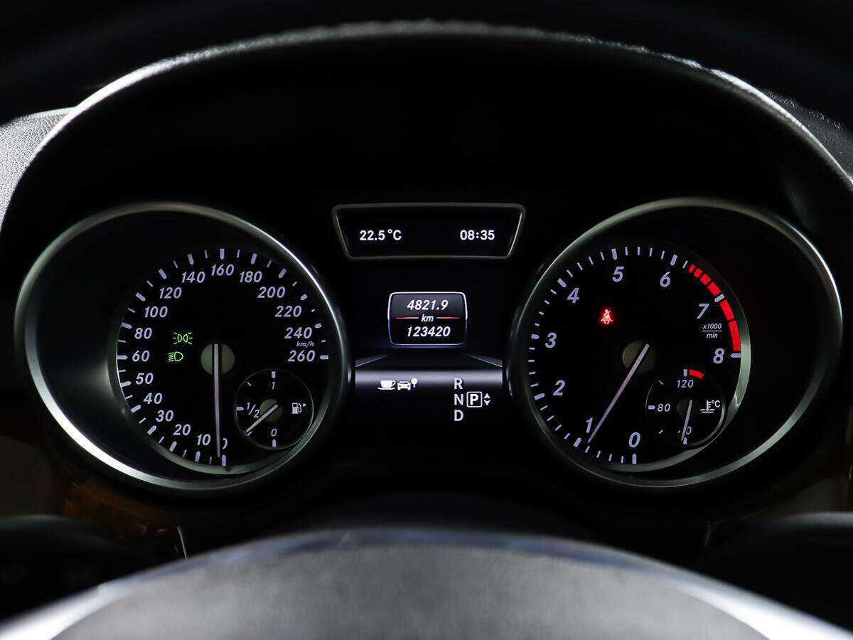 Б/У Мерседес-Бенц М-Класс 2013 года. Фото: #13