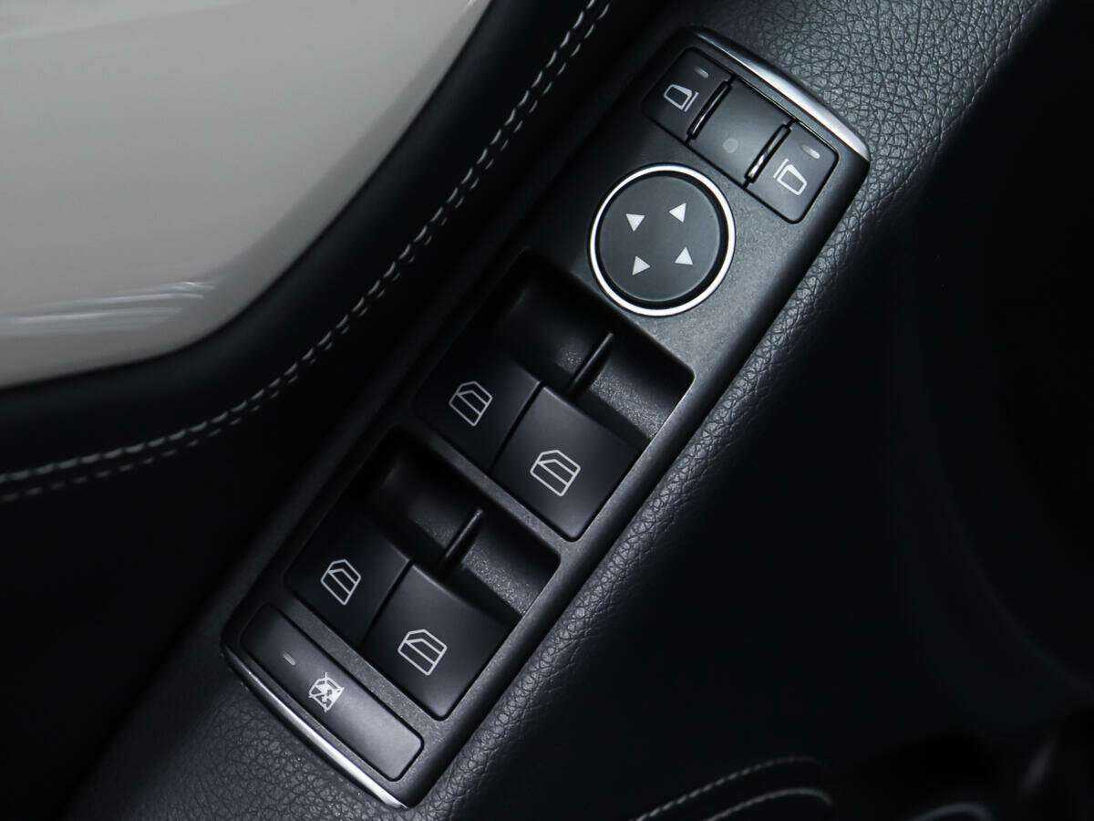 Б/У Мерседес-Бенц Ц-Класс 2011 года. Фото: #18