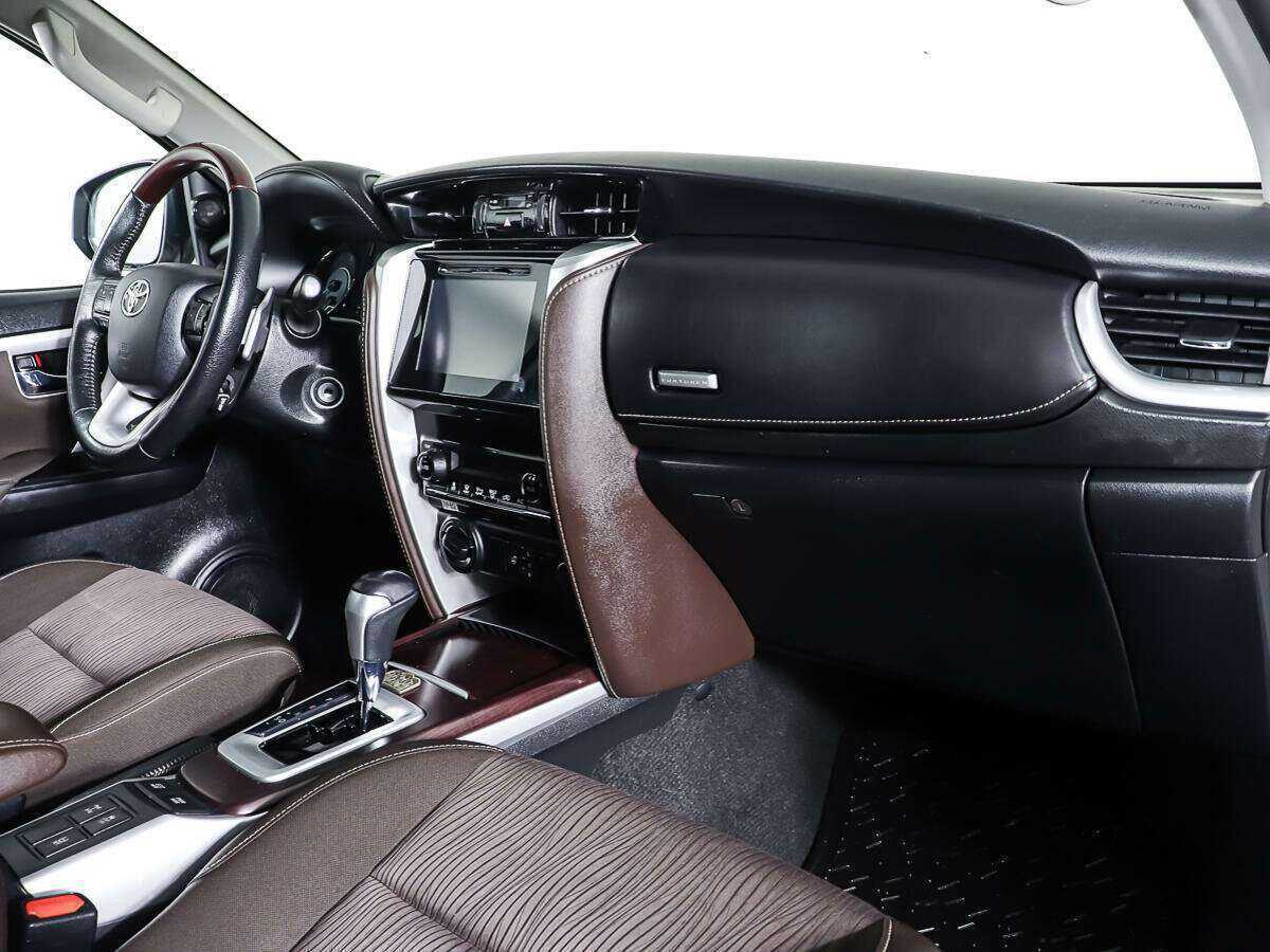 Б/У Тойота Фортюнер 2019 года. Фото: #8