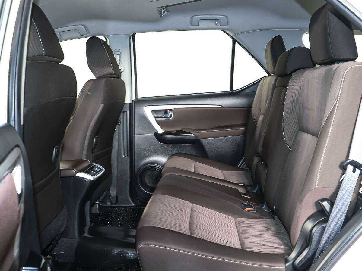 Б/У Тойота Фортюнер 2019 года. Фото: #9