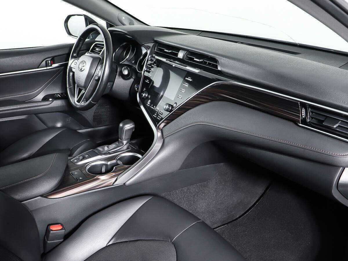 Б/У Тойота Камри 2019 года. Фото: #8