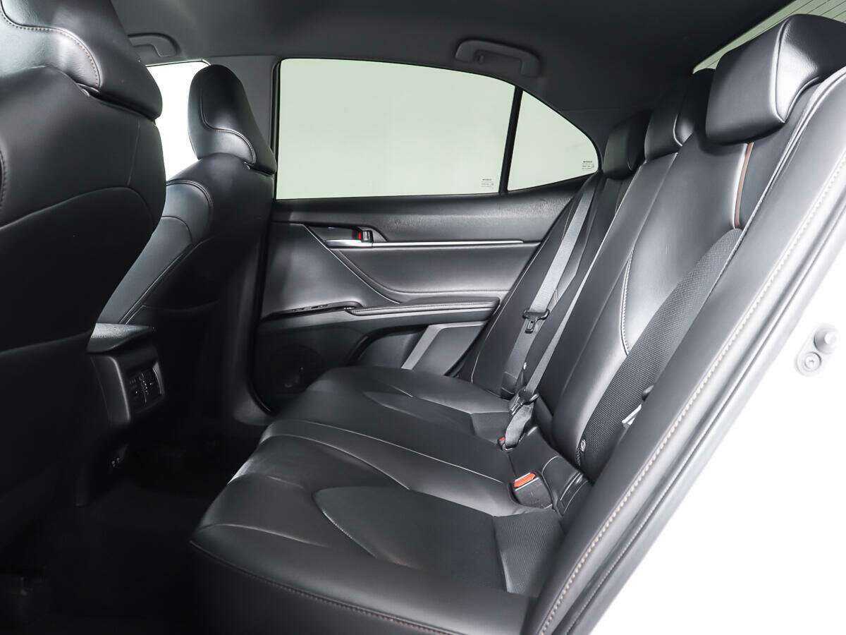 Б/У Тойота Камри 2019 года. Фото: #9