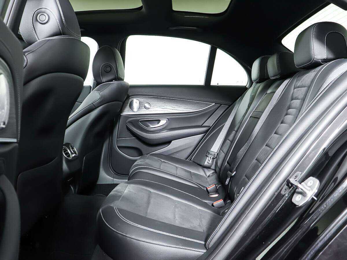 Б/У Мерседес-Бенц Е-Класс 2017 года. Фото: #9