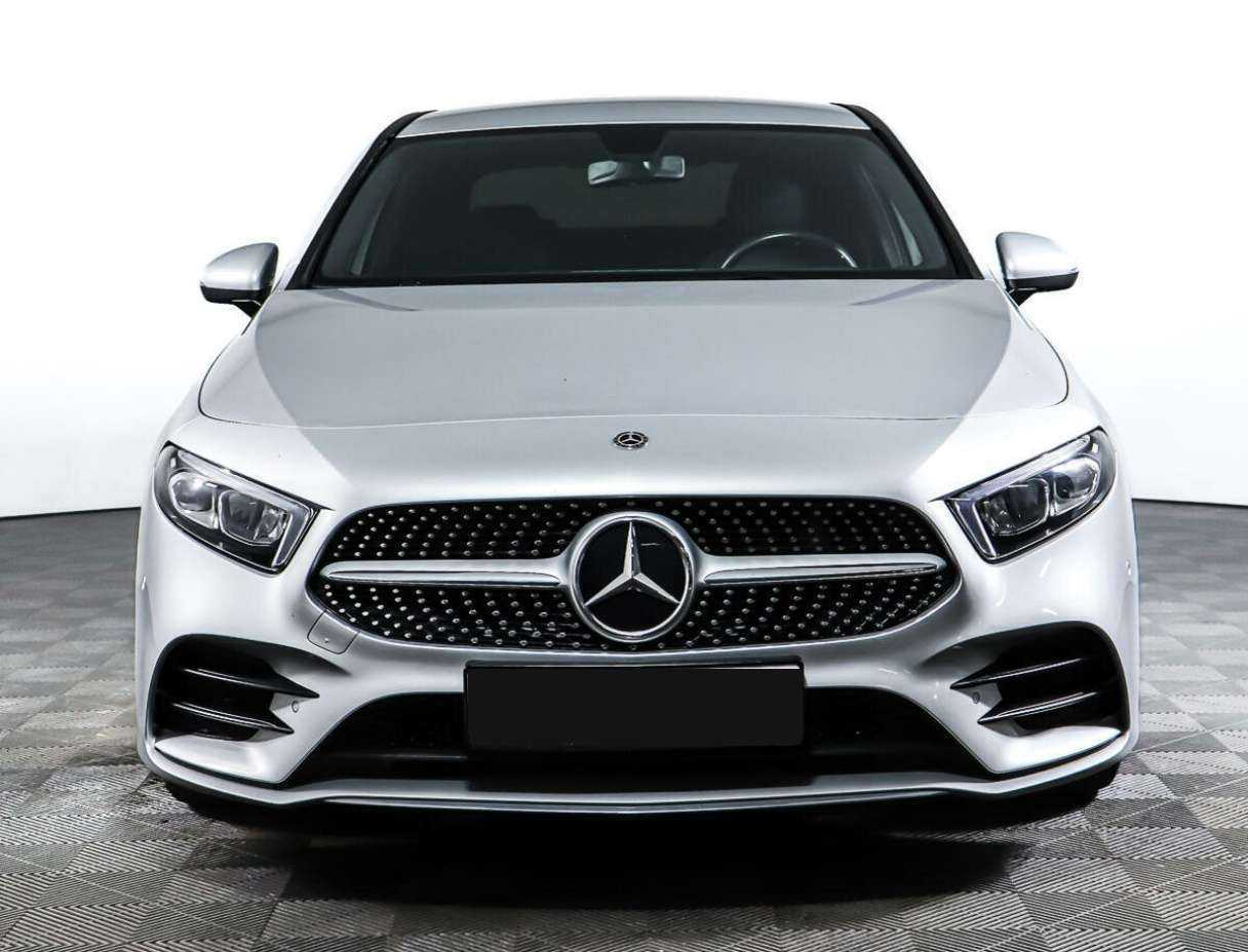 Б/У Мерседес-Бенц А-Класс 2019 года. Фото: #1