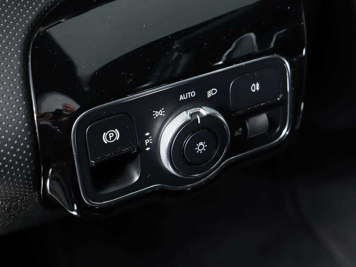 Б/У Мерседес-Бенц А-Класс 2019 года. Фото: #16