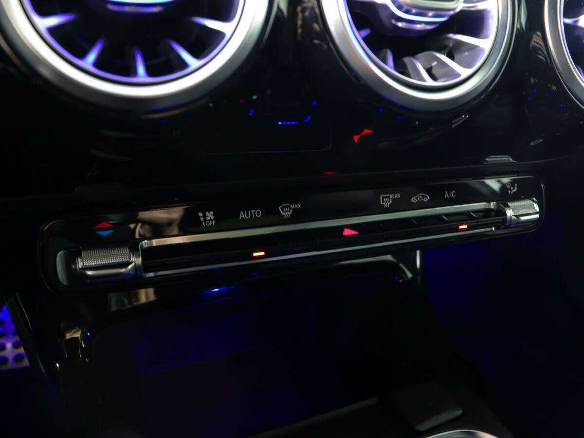 Б/У Мерседес-Бенц А-Класс 2019 года. Фото: #17