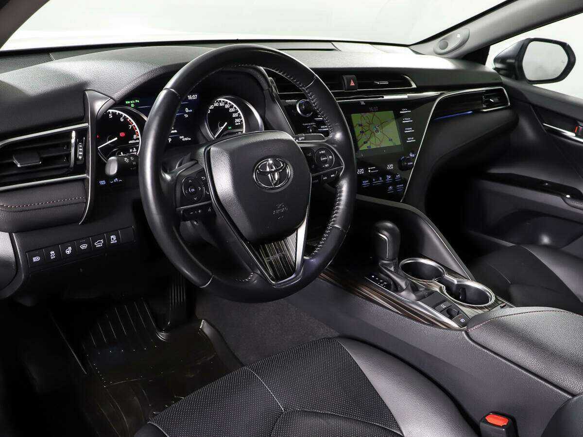 Б/У Тойота Камри 2020 года. Фото: #10