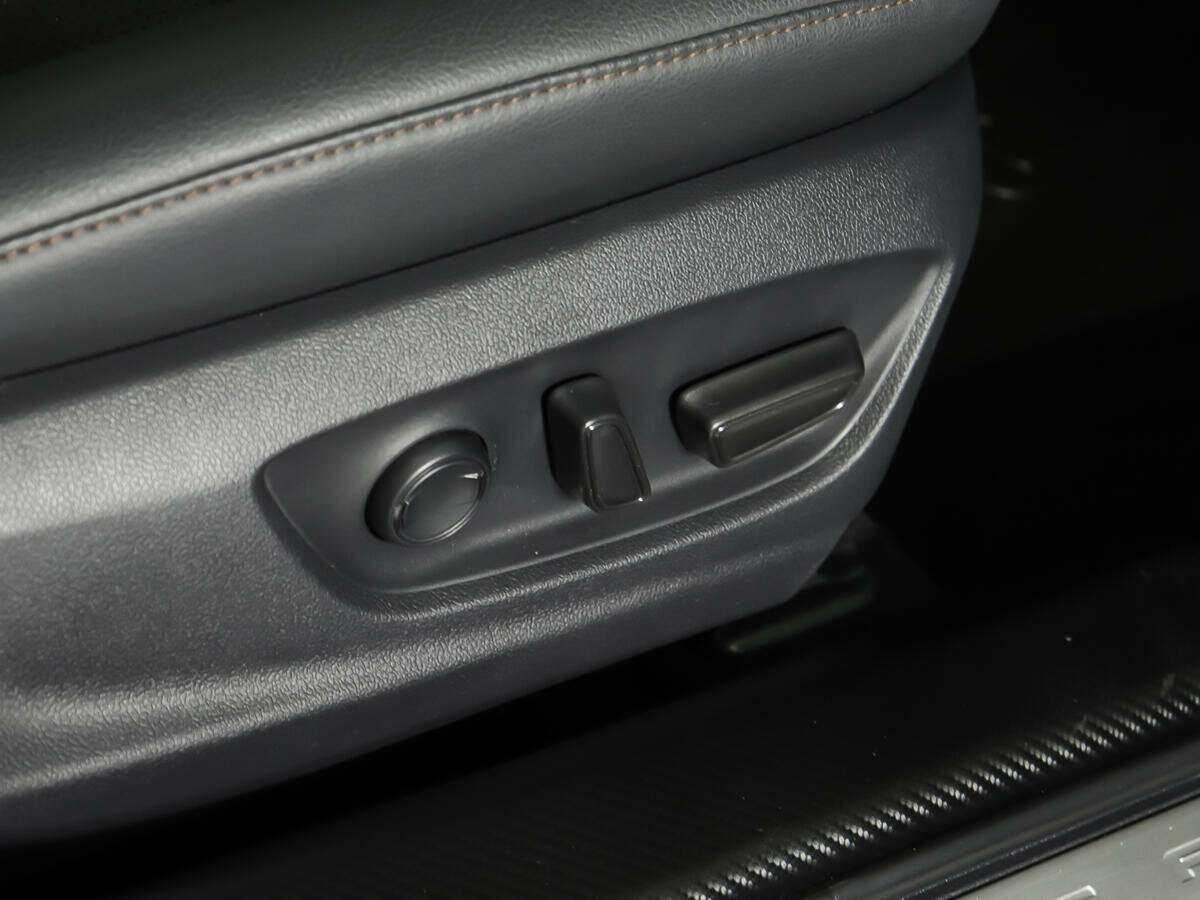 Б/У Тойота Камри 2020 года. Фото: #12