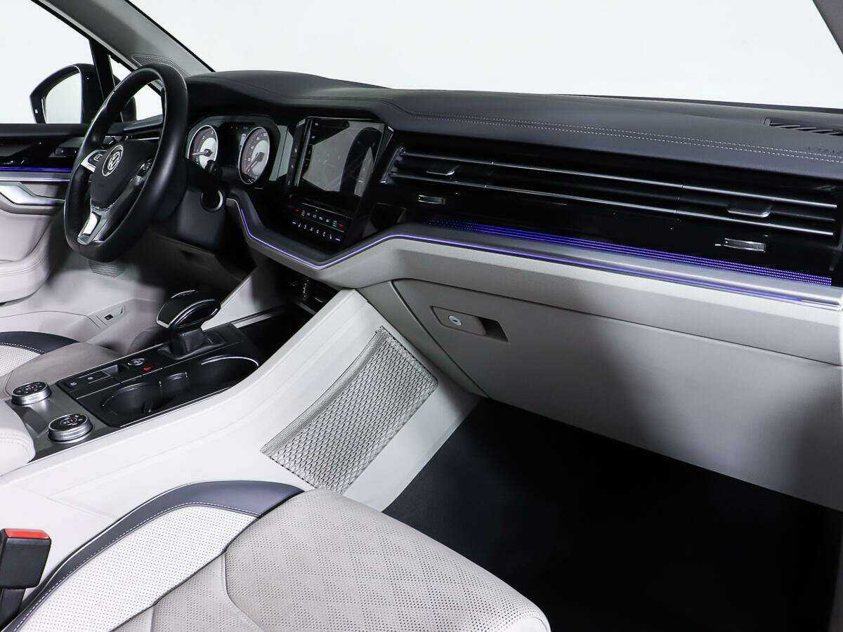 Б/У Фольксваген Туарег 2020 года. Фото: #9