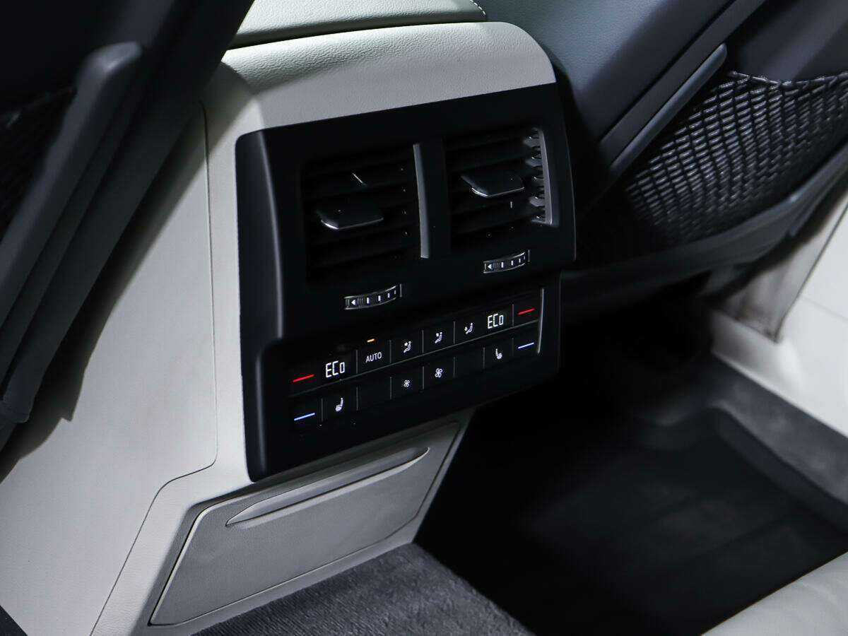 Б/У Фольксваген Туарег 2020 года. Фото: #15