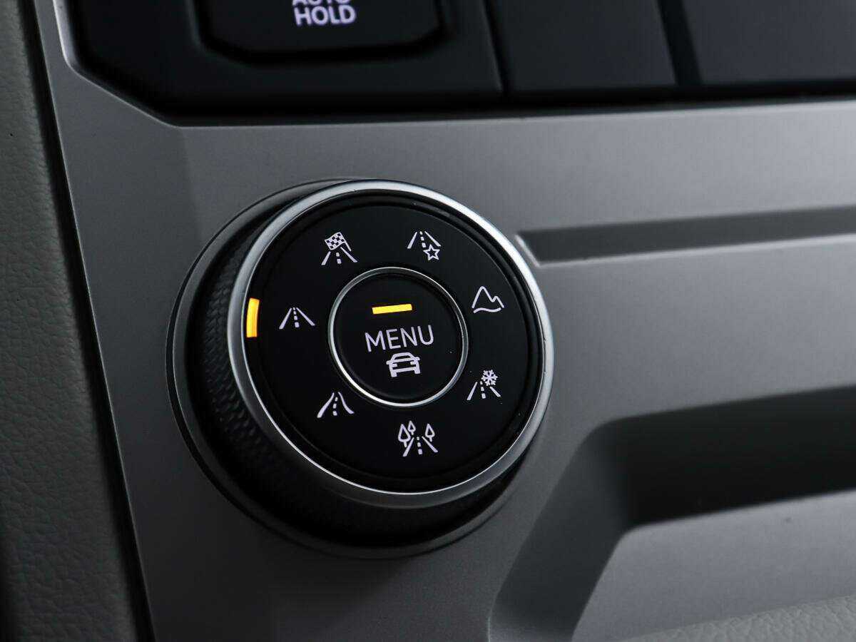 Б/У Фольксваген Туарег 2020 года. Фото: #18